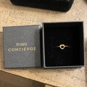 Ring Concierge Twisted Heart Pinky ring